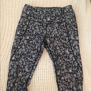 Calia by Carrie Underwood Capri workout pants